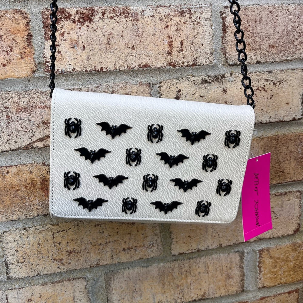 Betsy Johnson bat bag in the color chalk - new with tag